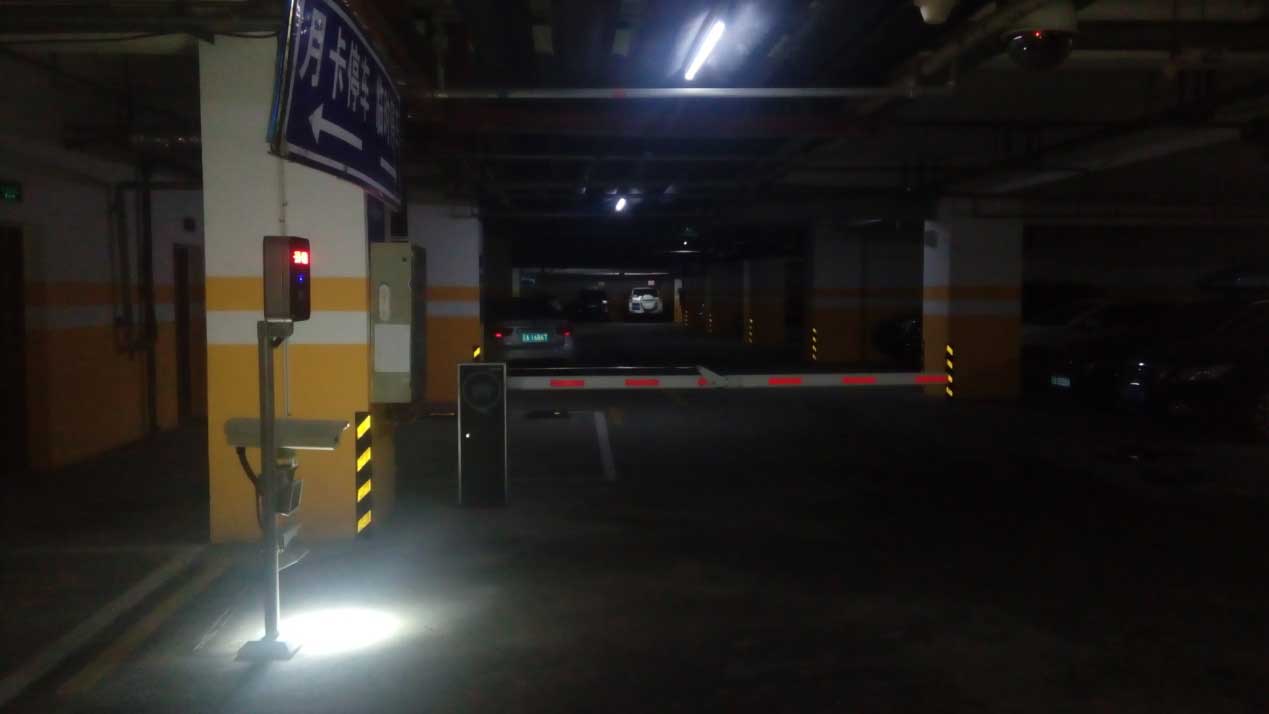 辽宁沈阳银河国际大厦简II型远距离识别停车场系统