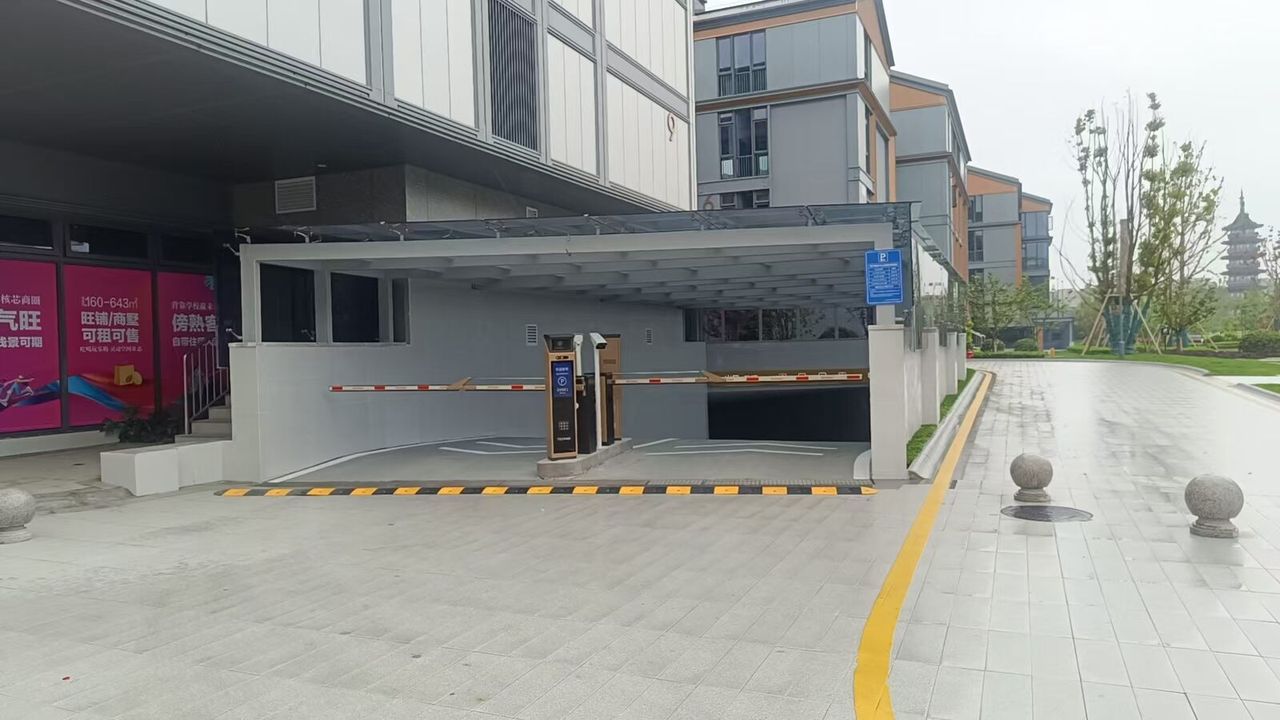 天宁商业中心停车场现场图1