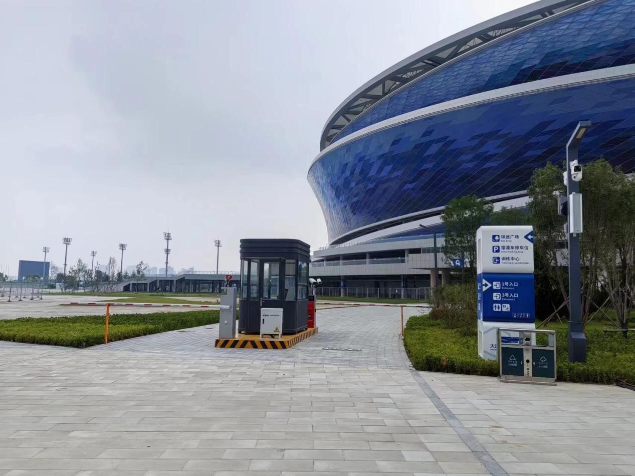 大连梭鱼湾足球场停车场项目现场图3
