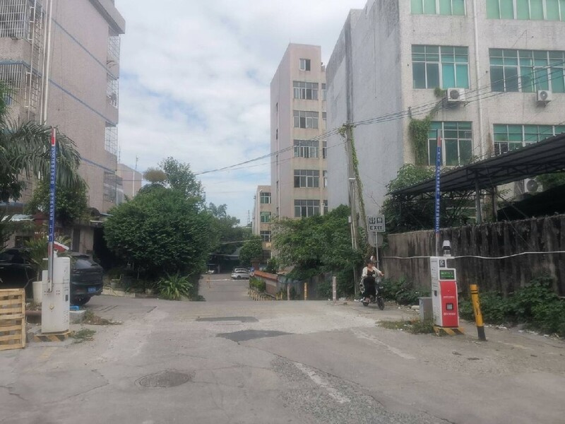 新厦工业城停车场
