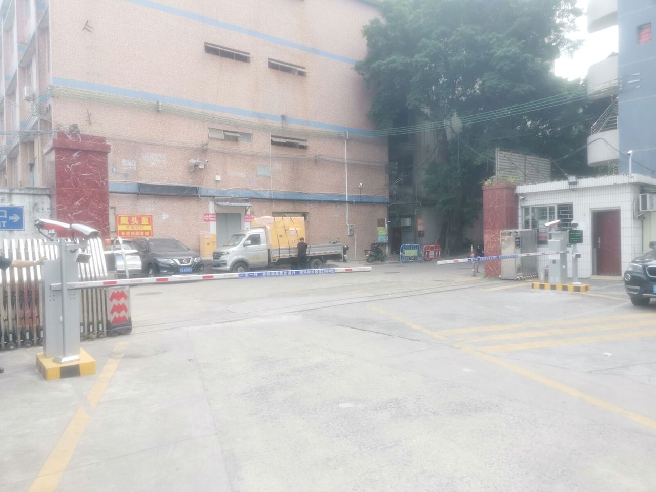 新厦工业城停车场11进11现场图2