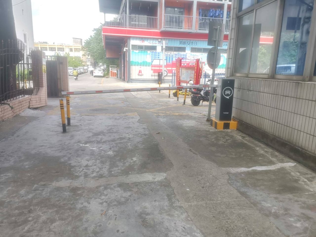 新厦工业城停车场11进11现场图4