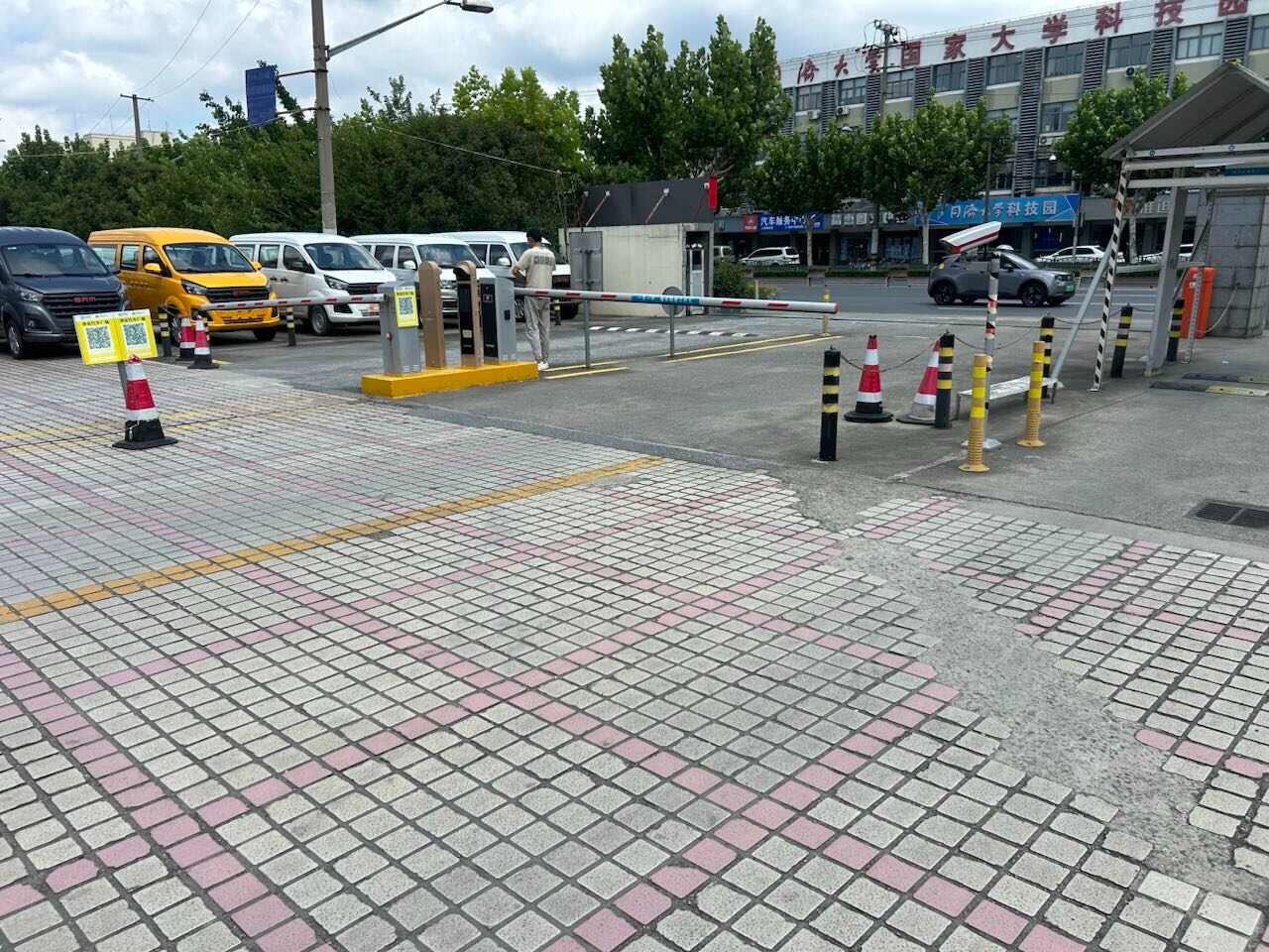 华星汽车广场现场图2