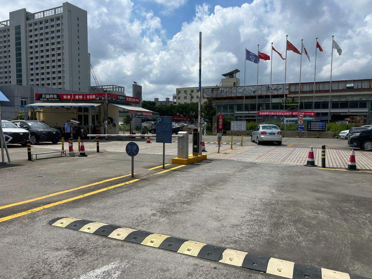 华星汽车广场现场图3