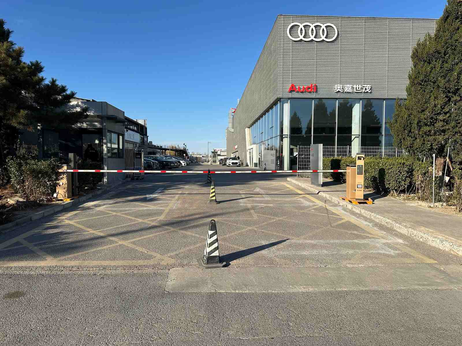 长久集团北京奥迪4S店现场图1