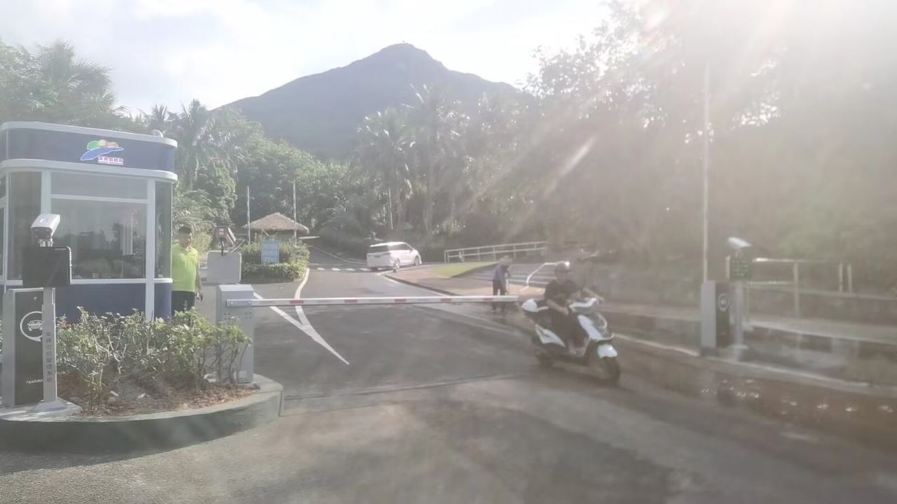 海南德贤路、铜鼓岭交通枢纽道闸停车系统项目现场图1