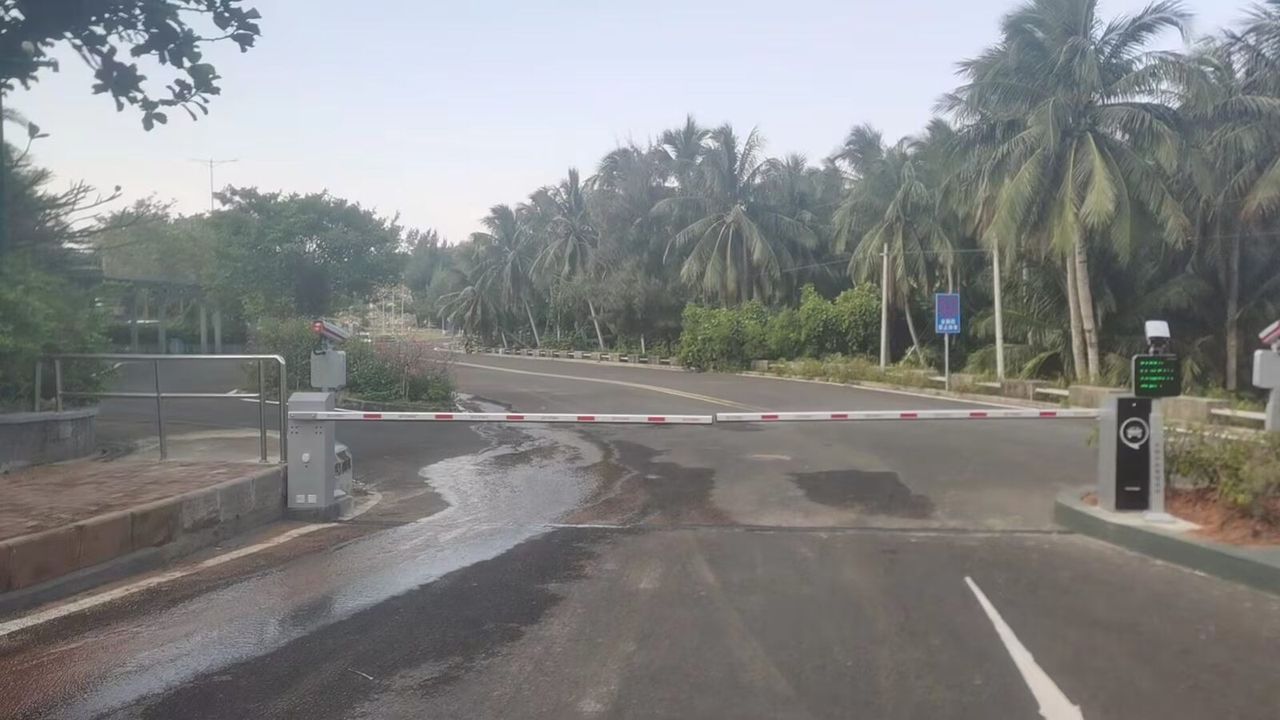海南德贤路、铜鼓岭交通枢纽道闸停车系统项目现场图2