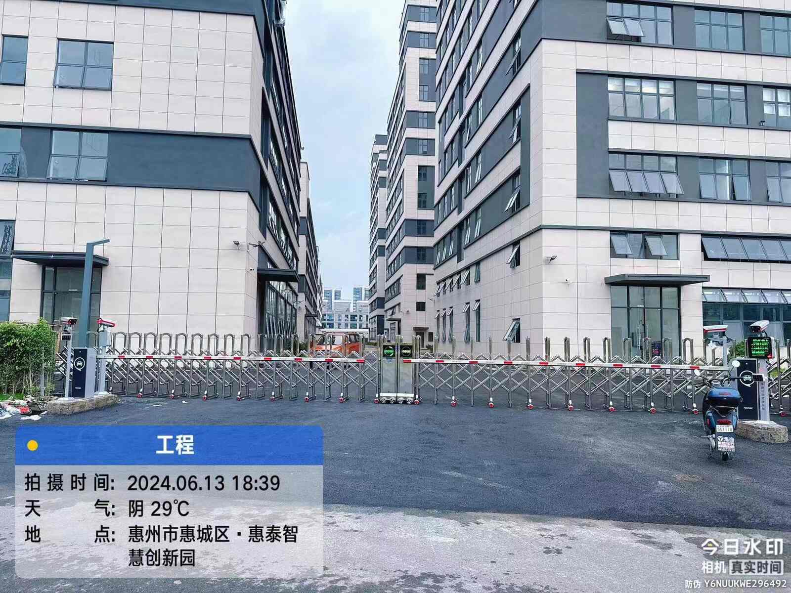 惠泰智慧创新园停车场道闸项目现场图3