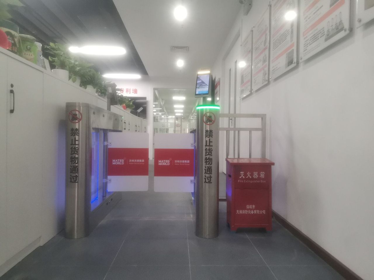清华信息港办公楼人行闸机项目现场图1