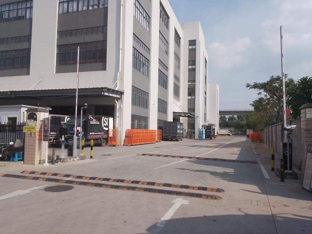 厦门杏林顺丰中转场现场图1