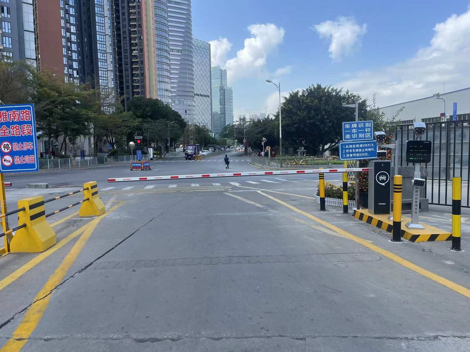 顺丰深圳五和中转场现场图1
