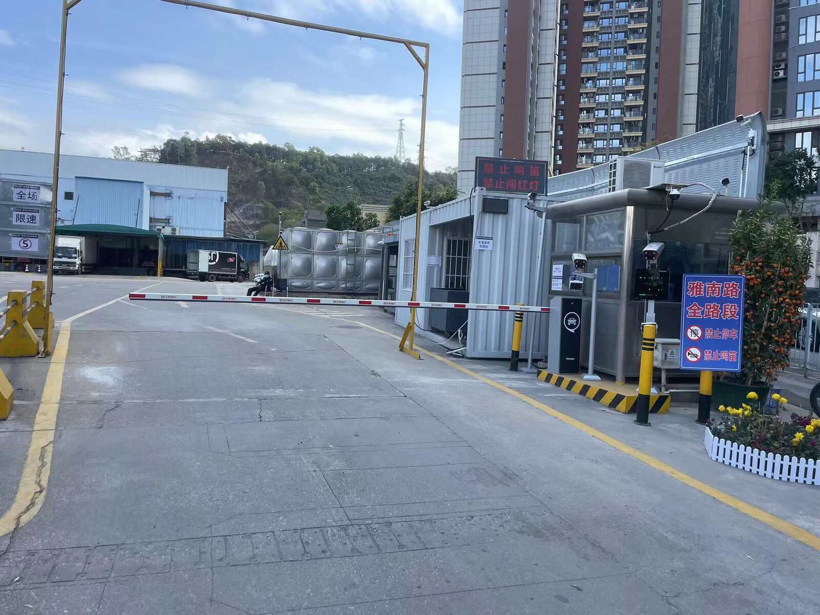 顺丰深圳五和中转场现场图2