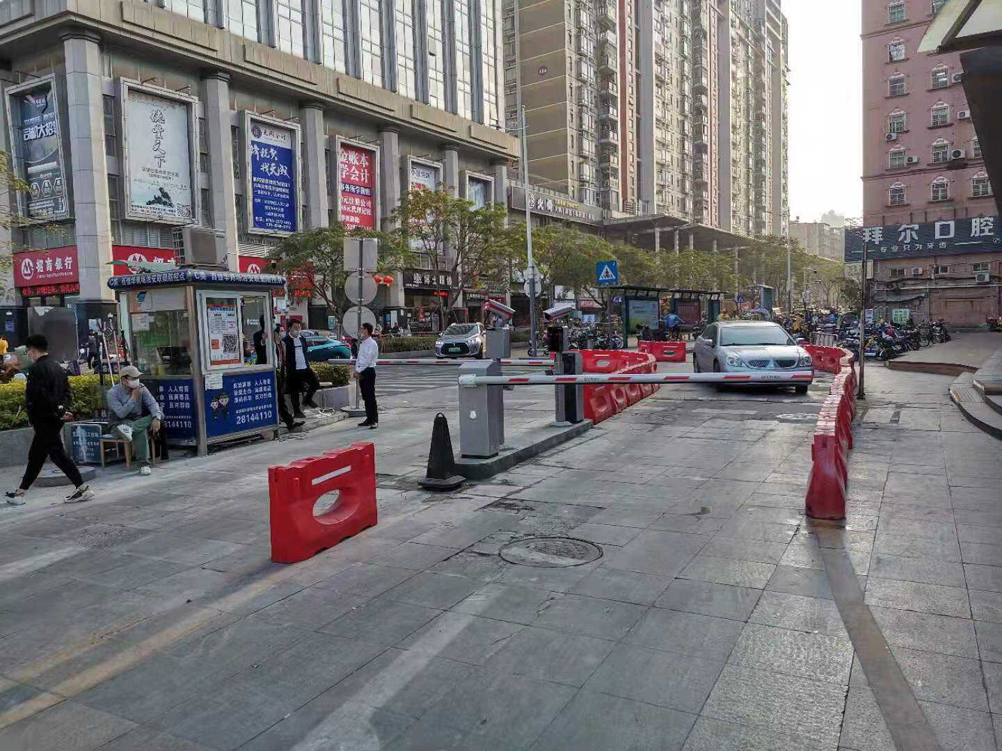 龙华百佳华现场图1