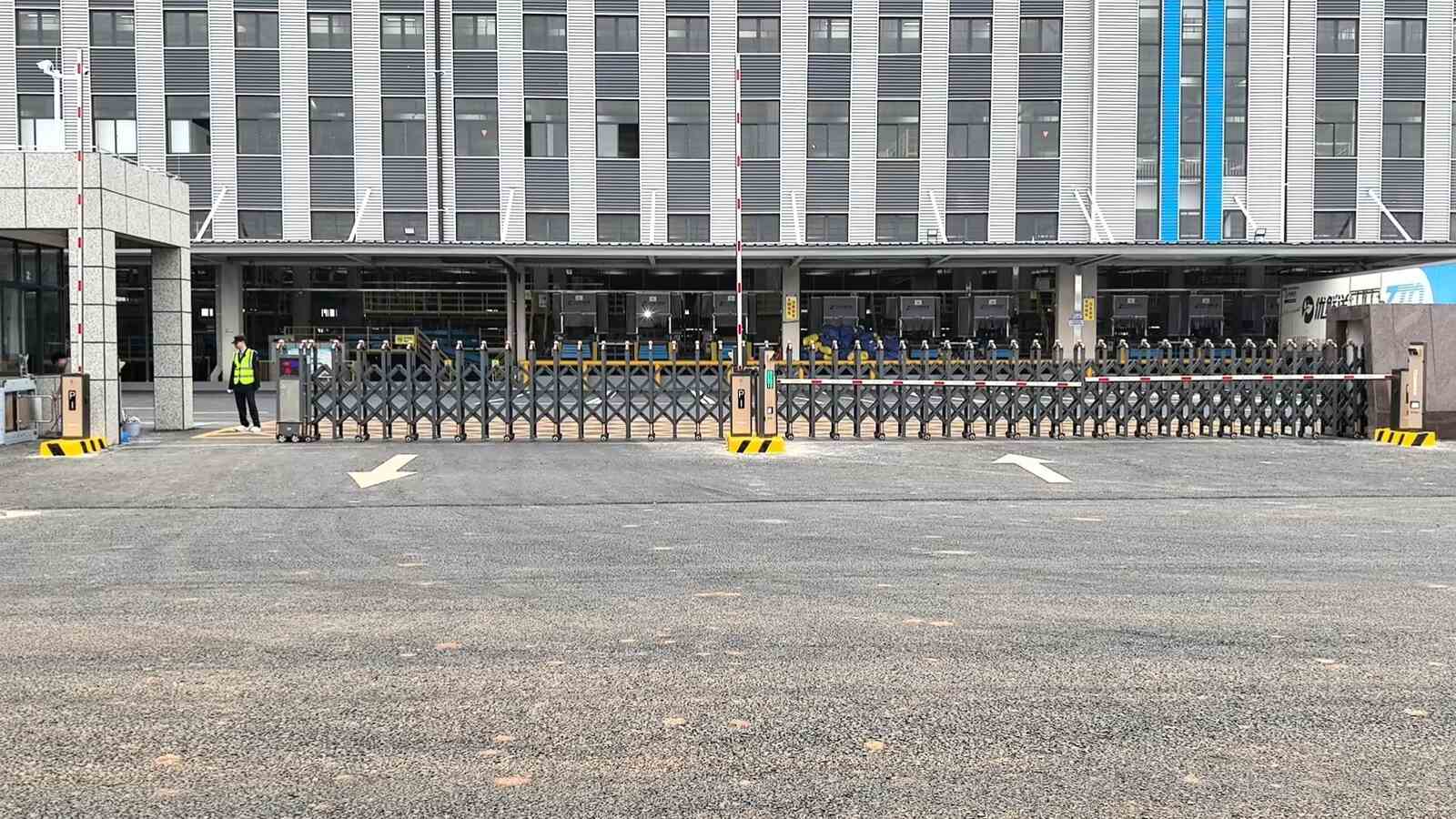 海口中通快递分集站现场图1