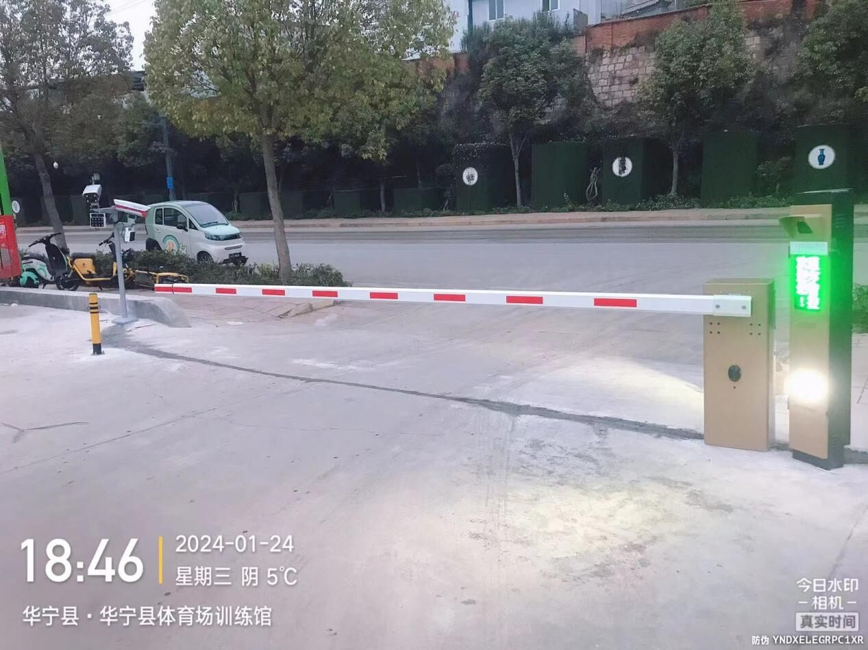 华宁县体育馆充电站现场图1