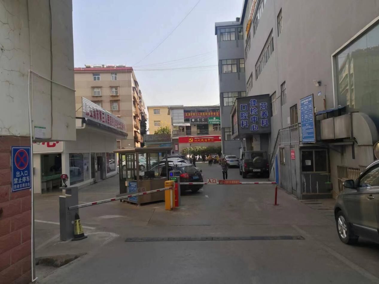 仁新停车现场图1