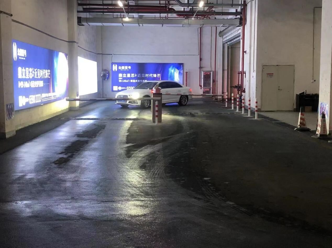建工生活广场现场图2