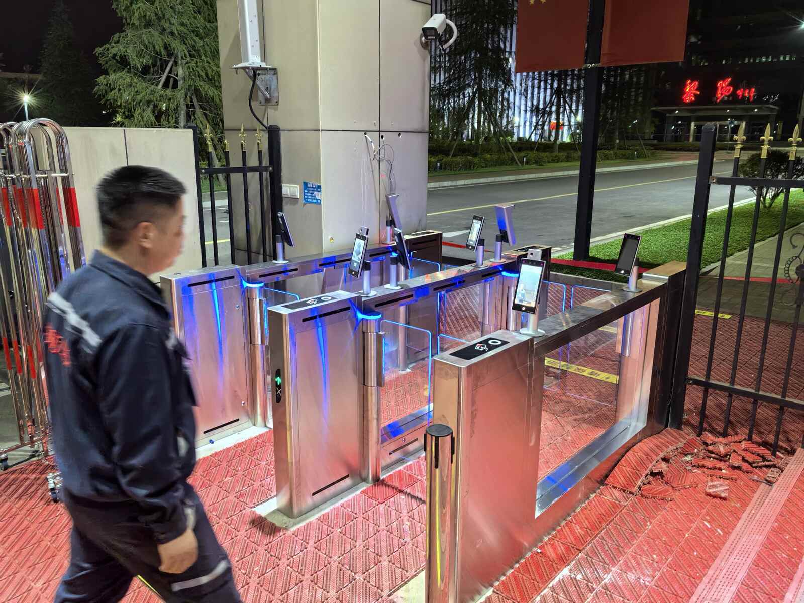 贵阳某单位AB门现场图1