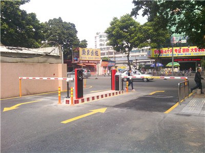 五一出行，停车场收费系统似乎仍然不能满足人