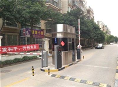 解决停车场收费问题，停车场还需规范化管理