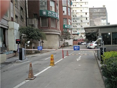 道尔免取卡车牌识别停车场有哪些优势？