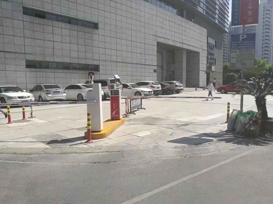 充分发挥智能停车场系统优势，满足不同场所的停车需求