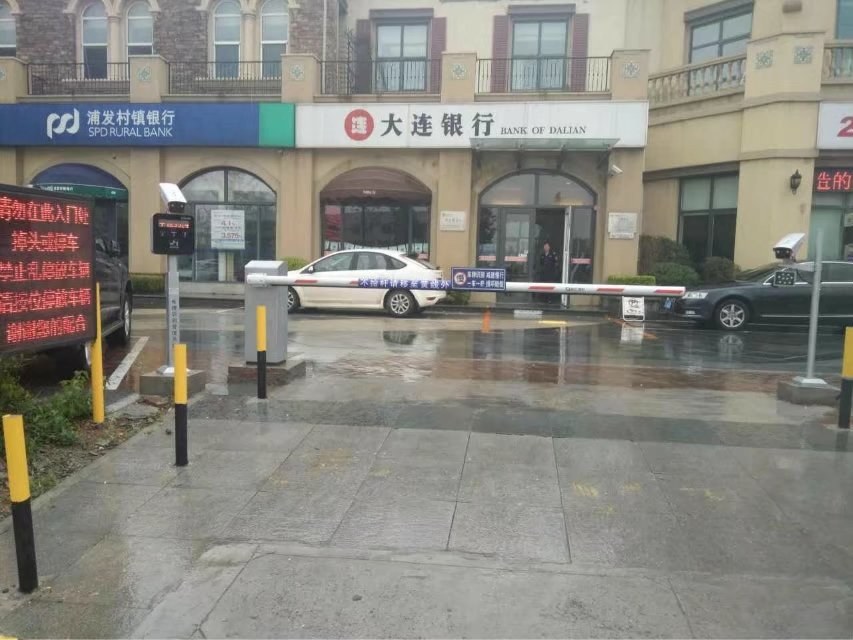 停车场系统遇见互联网时代，车牌识别系统成为