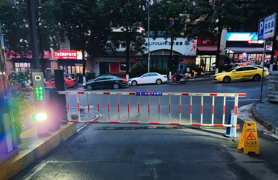 老旧小区智能停车改造3年后，设备还靠谱吗？避坑必看