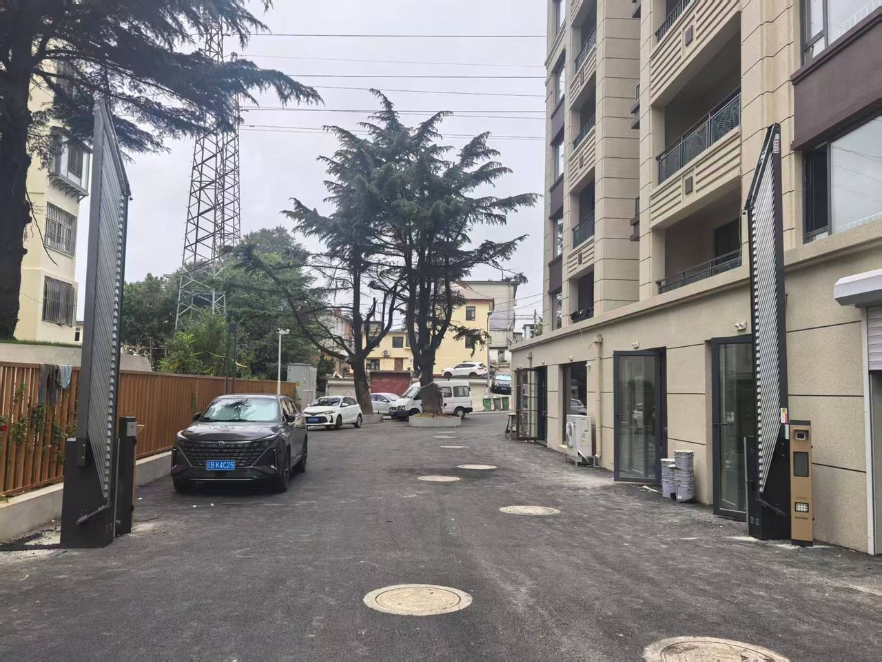 久久顺山小区停车场现场图4