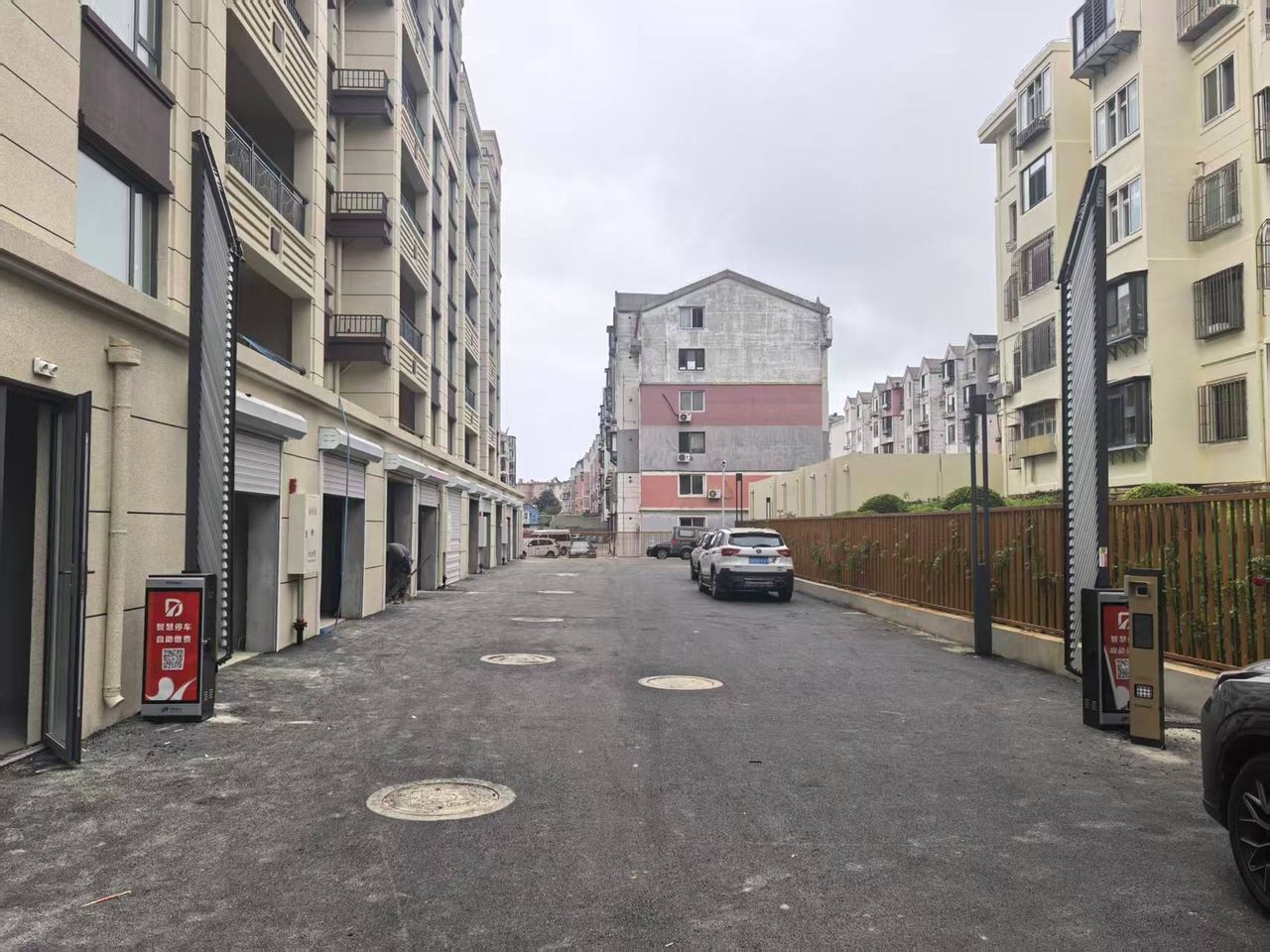 久久顺山小区停车场现场图5