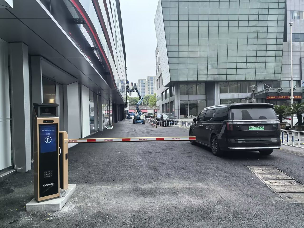 杭州保时捷4S店中心现场图2
