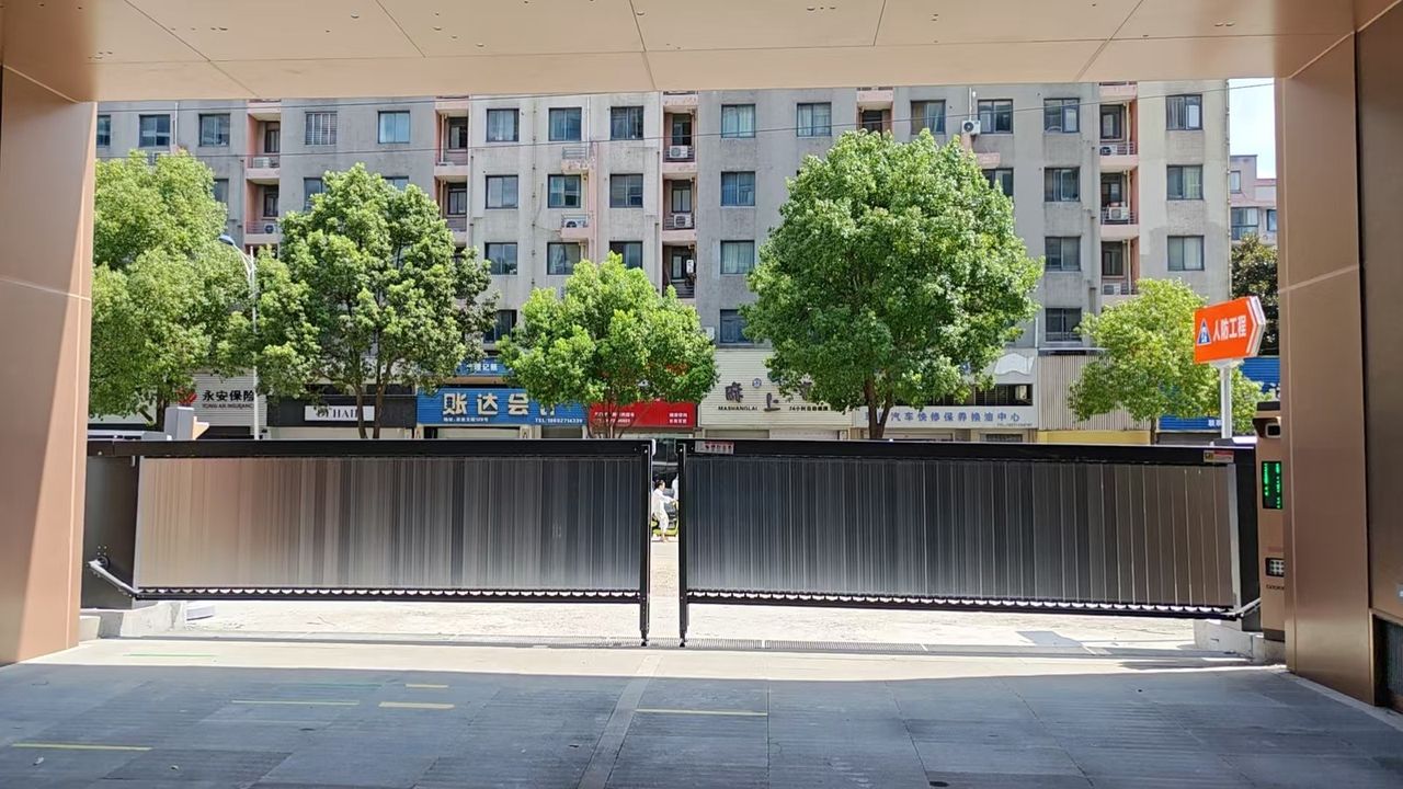 湖北滨江潮鸣现场图1