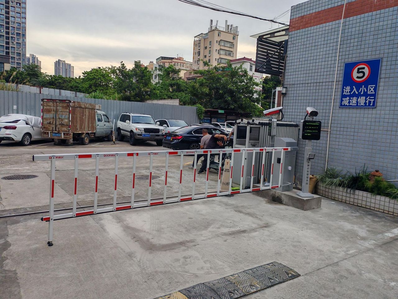 惠泽苑停车场现场图3