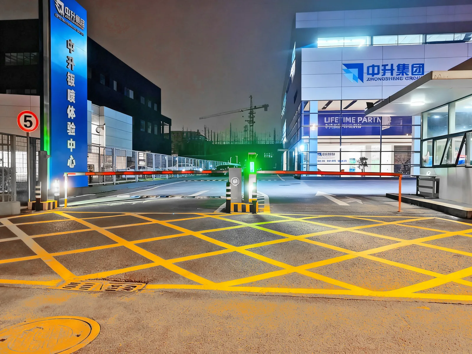 中升集团（全国4S店车辆管理）项目现场1