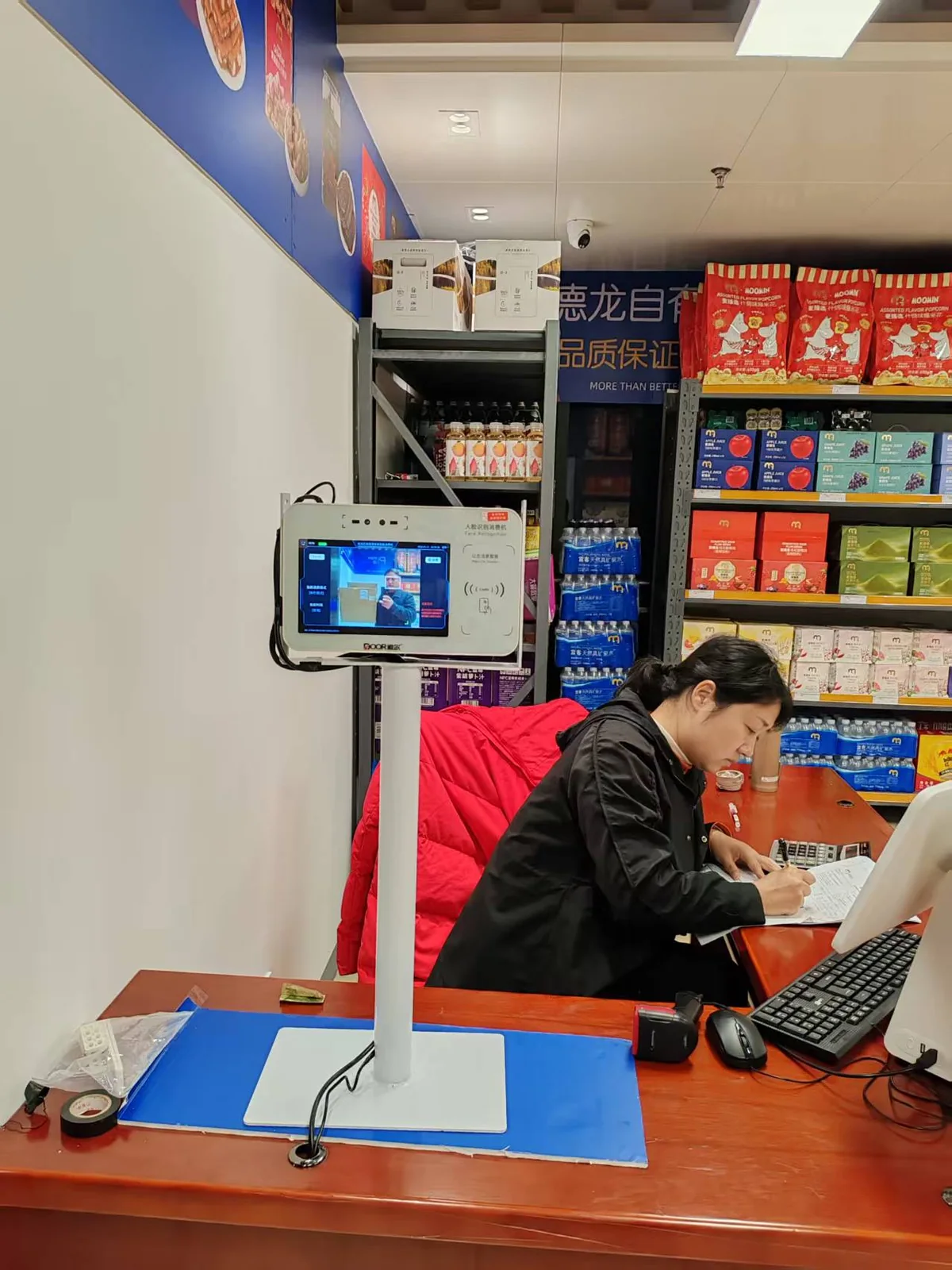 湖南能源集团智慧消费项目人脸识别消费机现场图