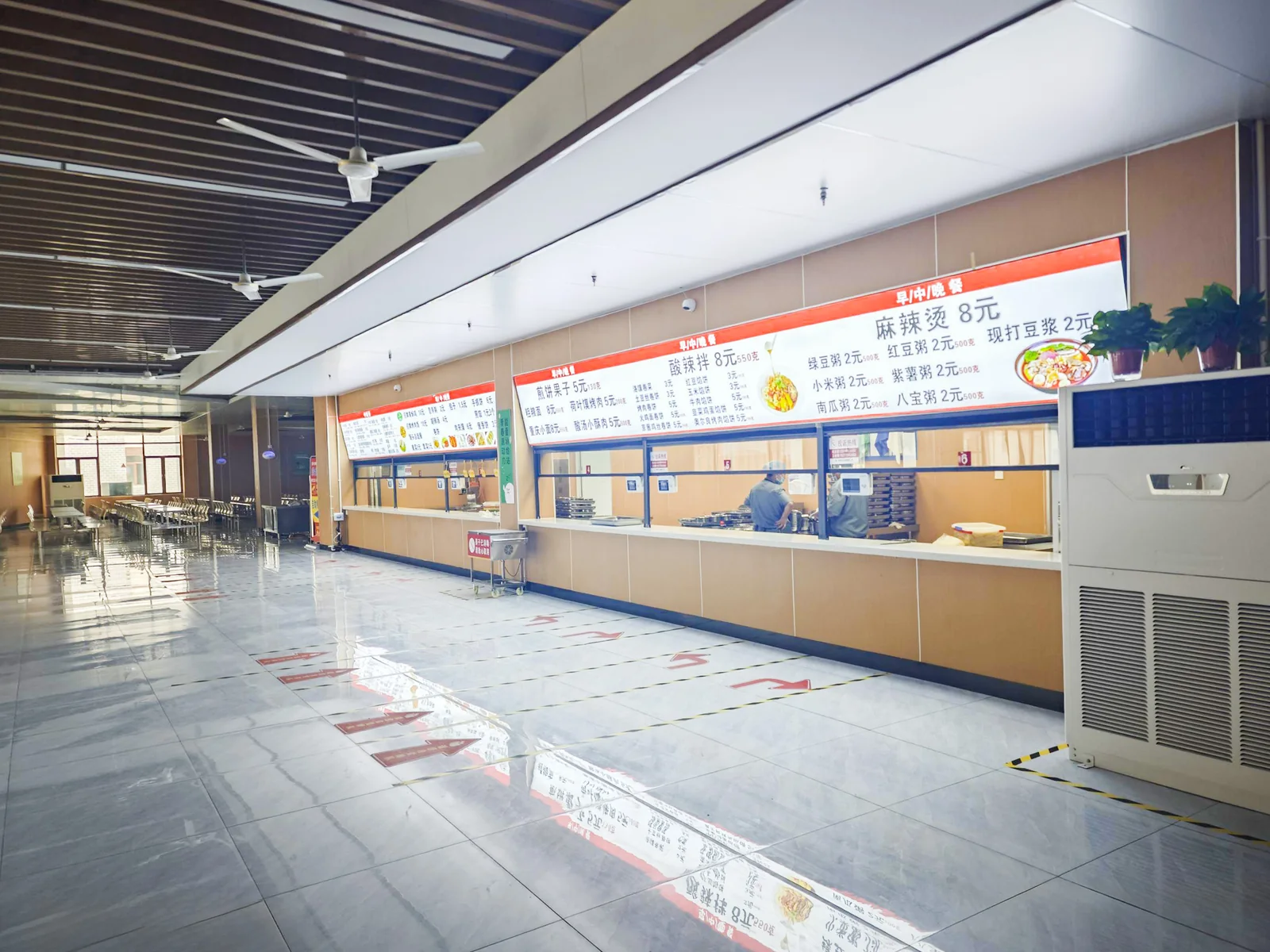 驻马店一高智慧消费项目消费机现场图
