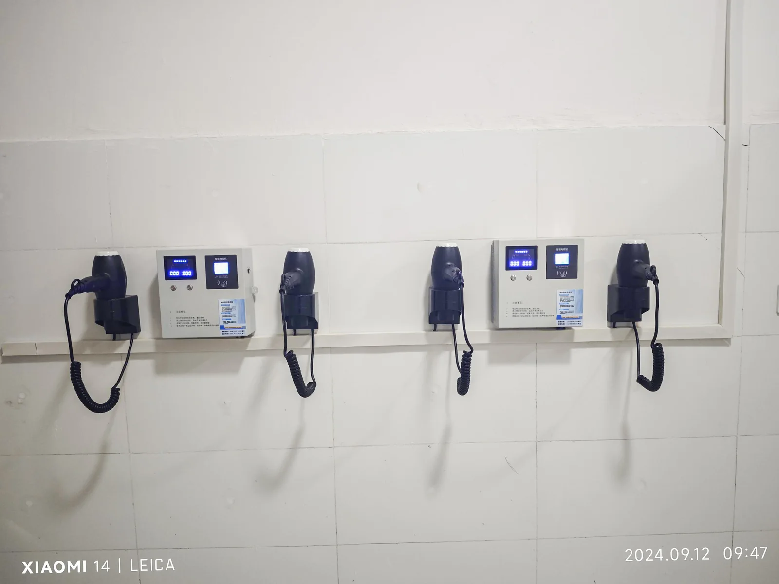 驻马店一高智慧消费项目共享吹风机现场图
