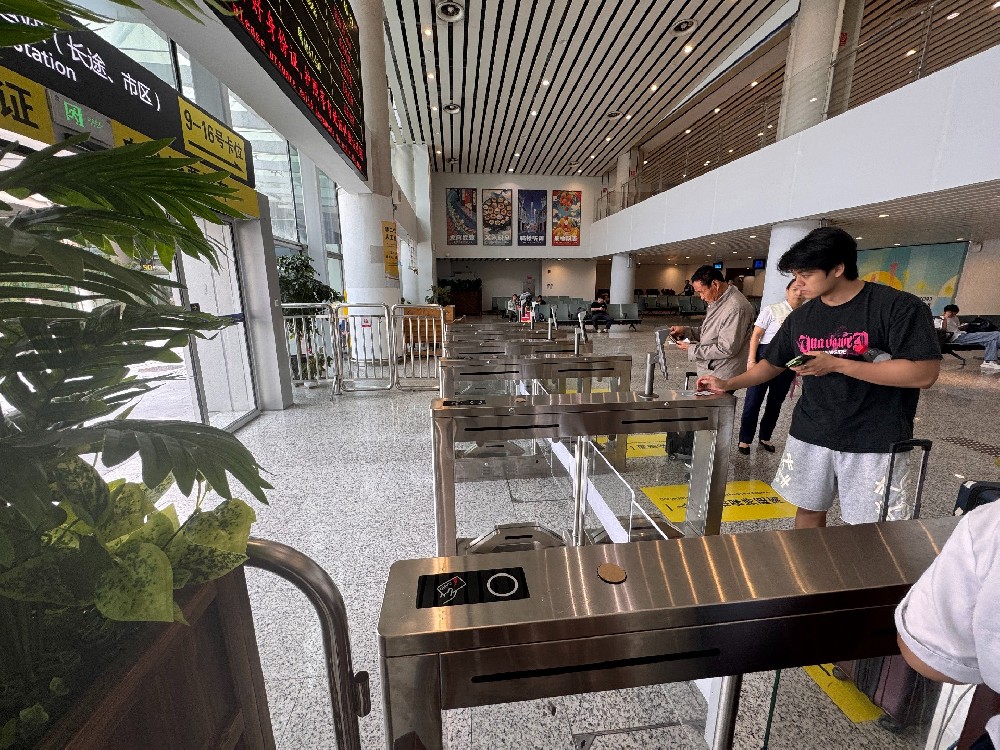 广州白云机场T2客运站现场图片1