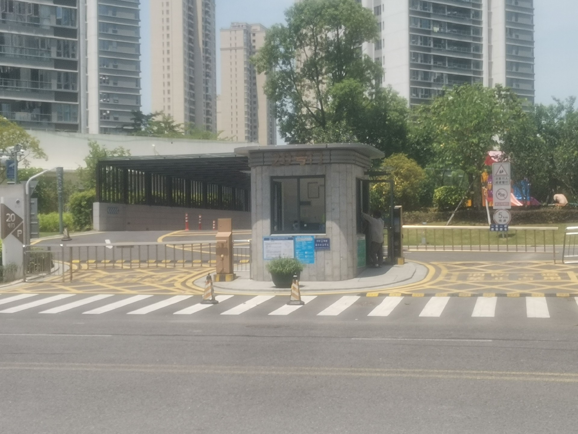 格力海岸六期停车场项目现场图片3