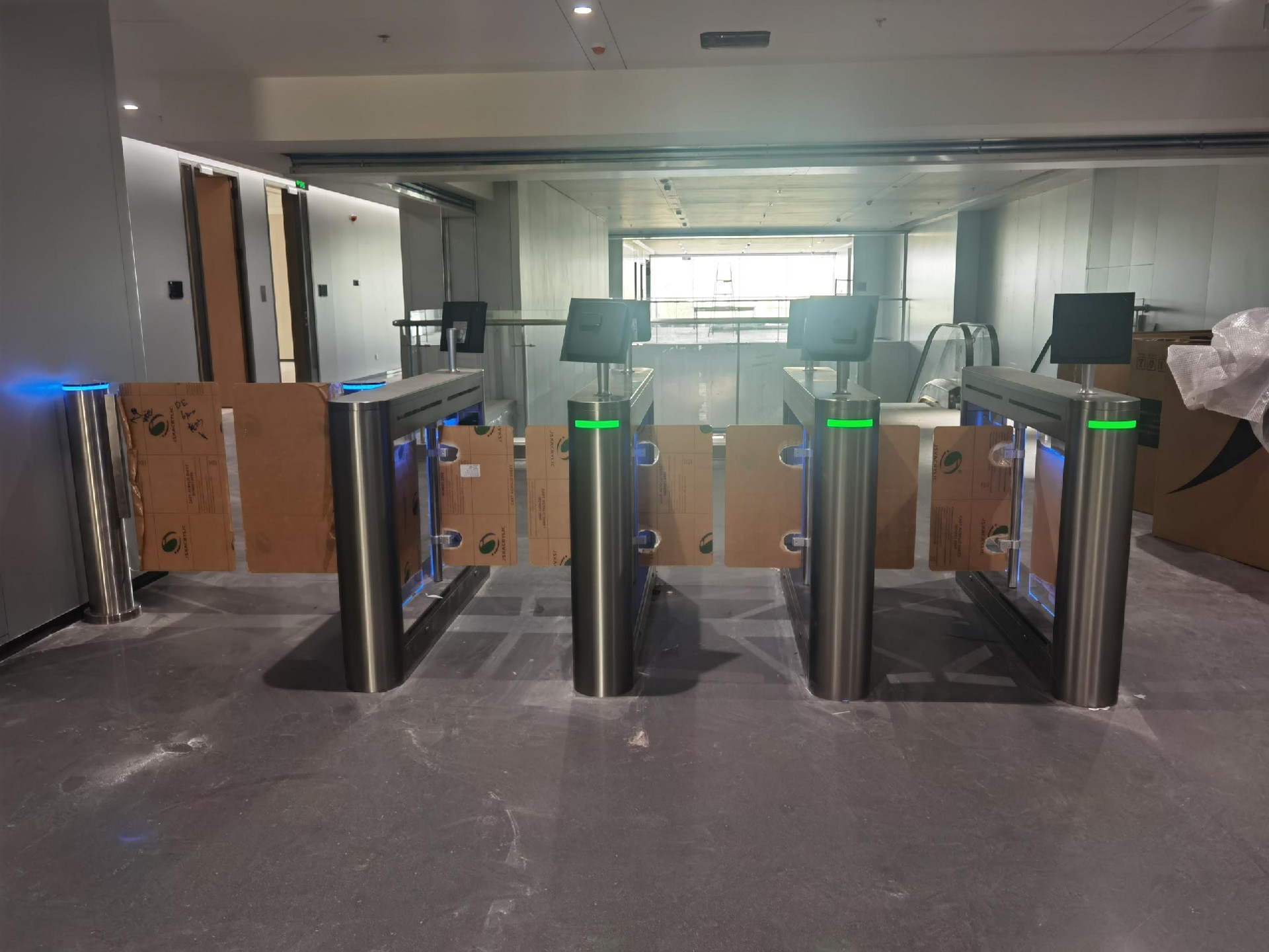 赛力斯五云湖A栋人行通道闸项目现场图片7