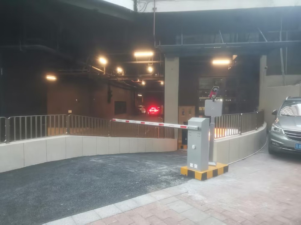 广东省财政厅东门入口车场增补项目现场图片1