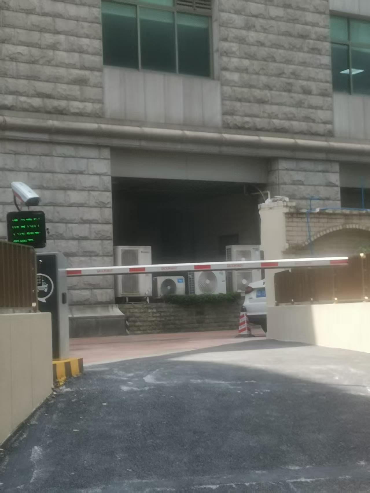广东省财政厅东门入口车场增补项目现场图片4