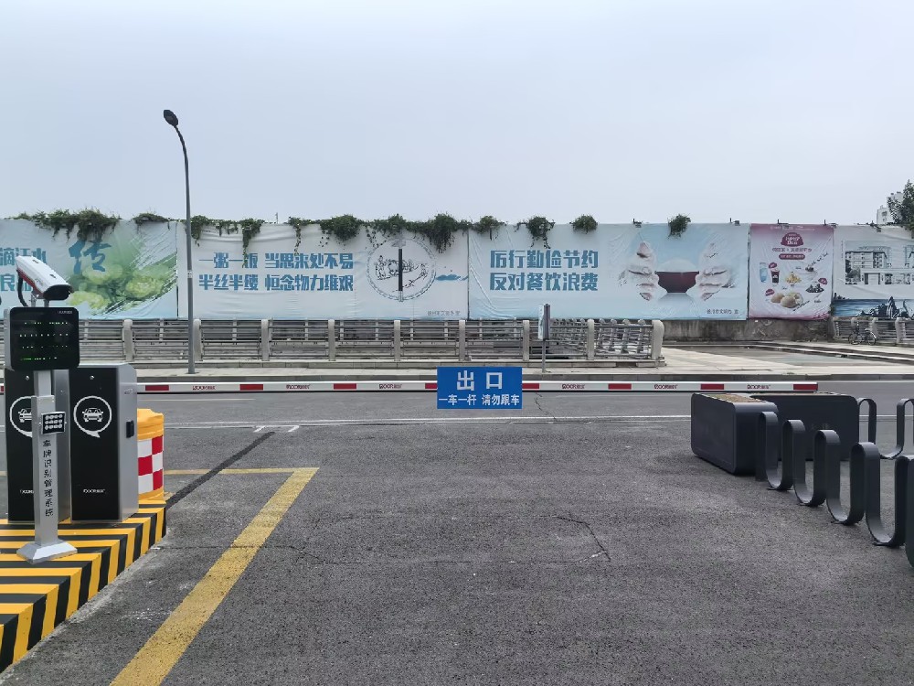 徐州滨湖新天地西街停车场现场图片1