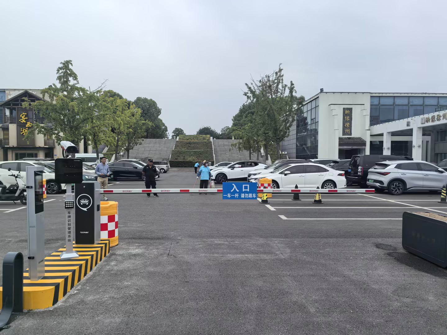 徐州滨湖新天地西街停车场现场图片3