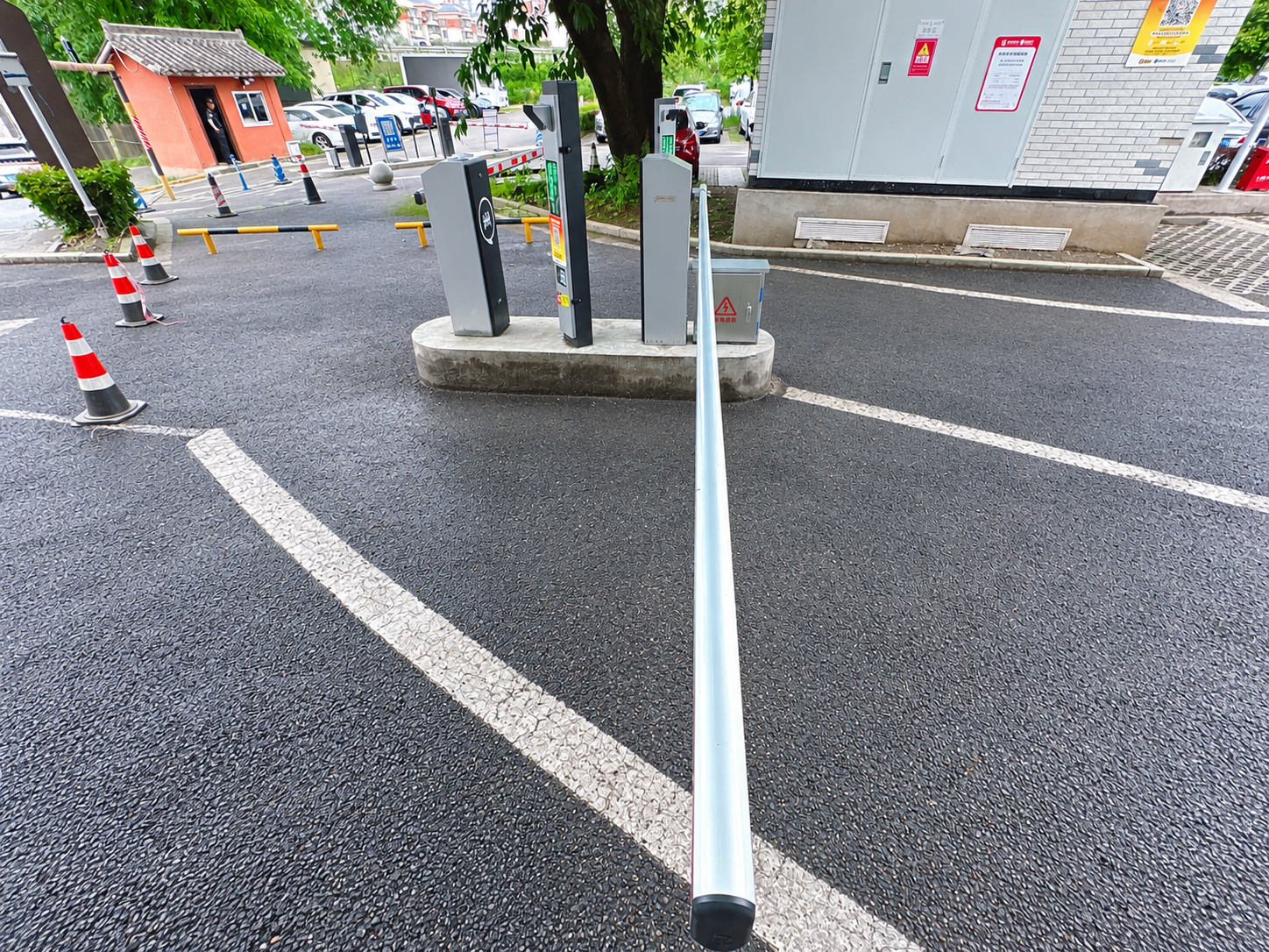 华岩寺功德林全液冷超充站