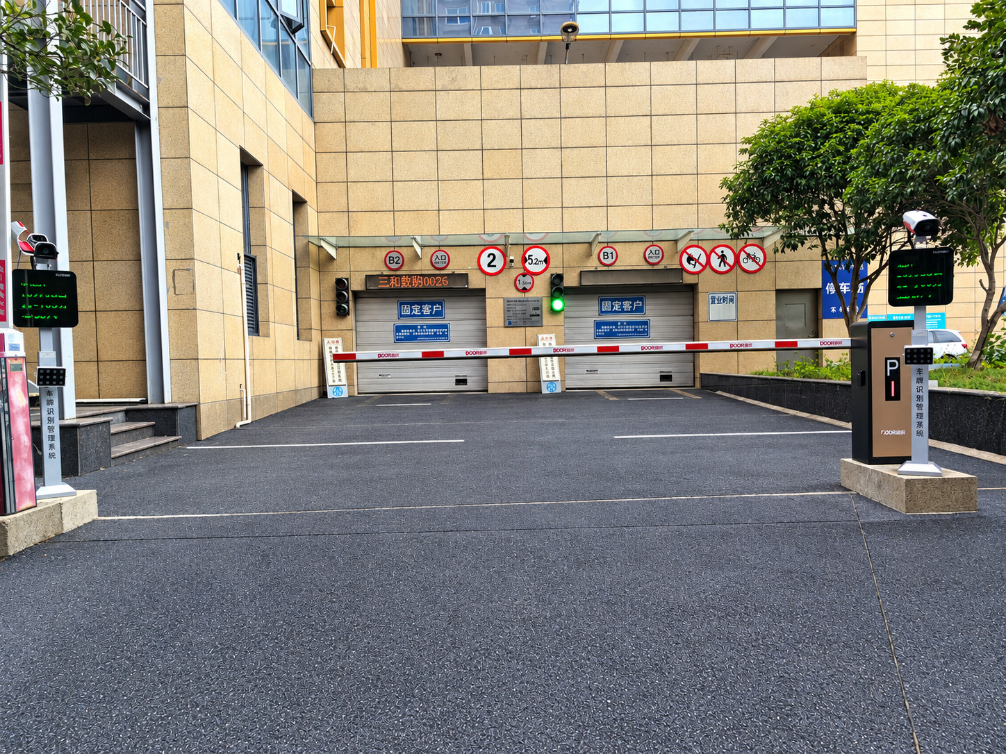 钢达车场现场图3