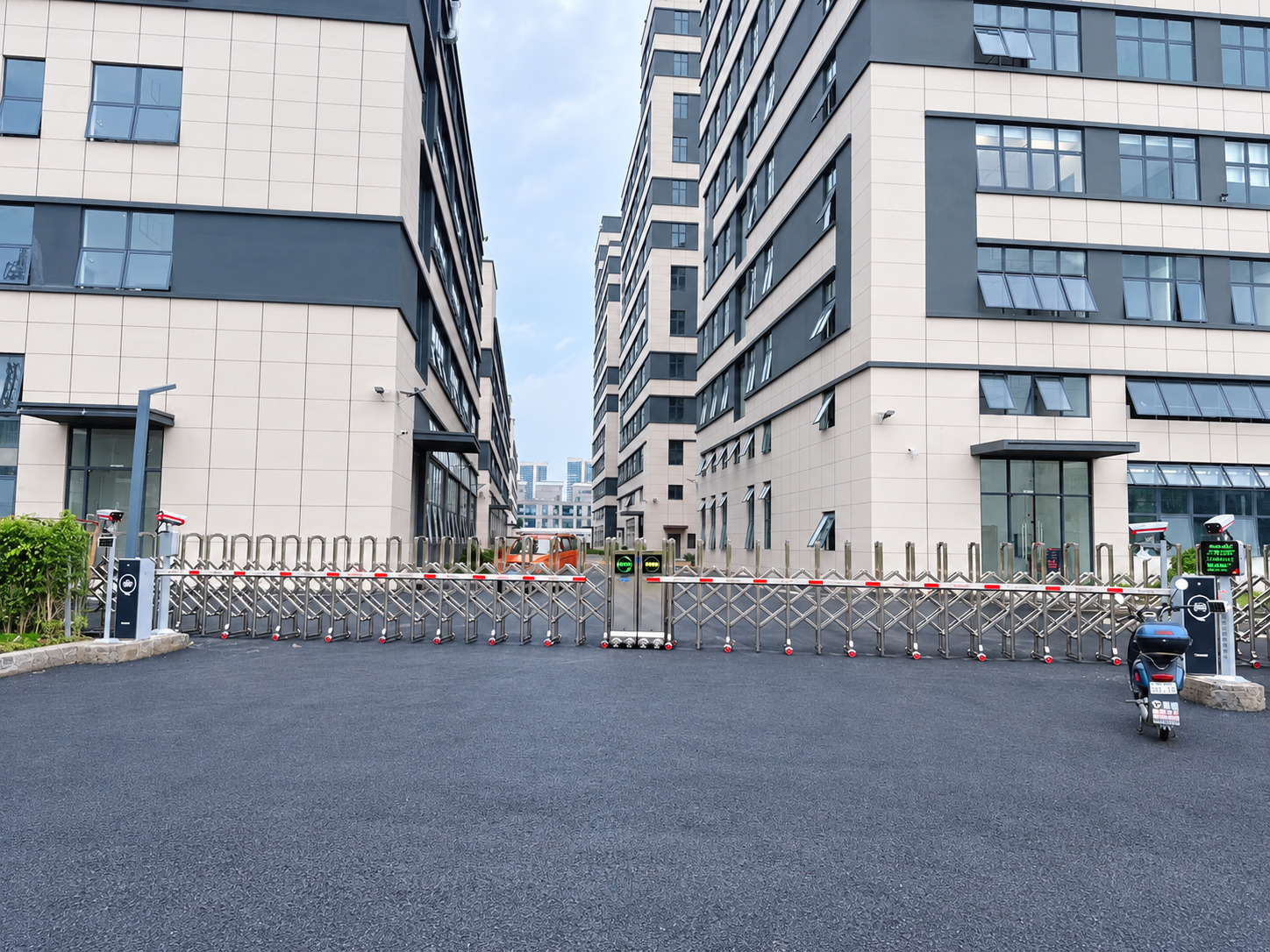 惠泰智慧创新园停车场道闸现场图2