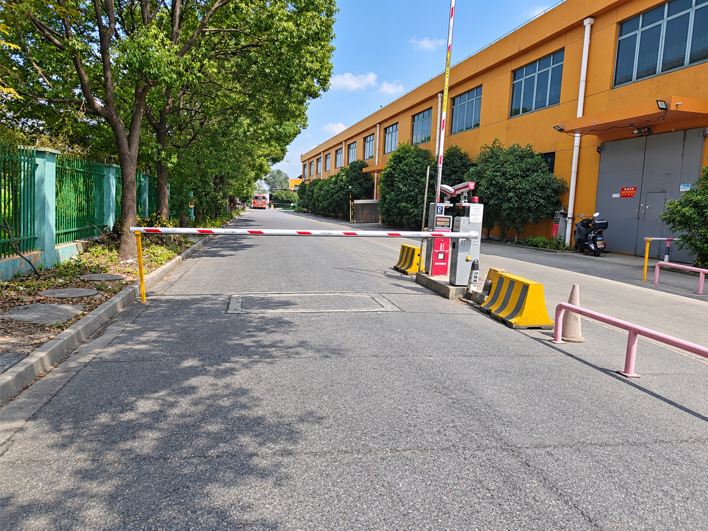 金文路117号停车场