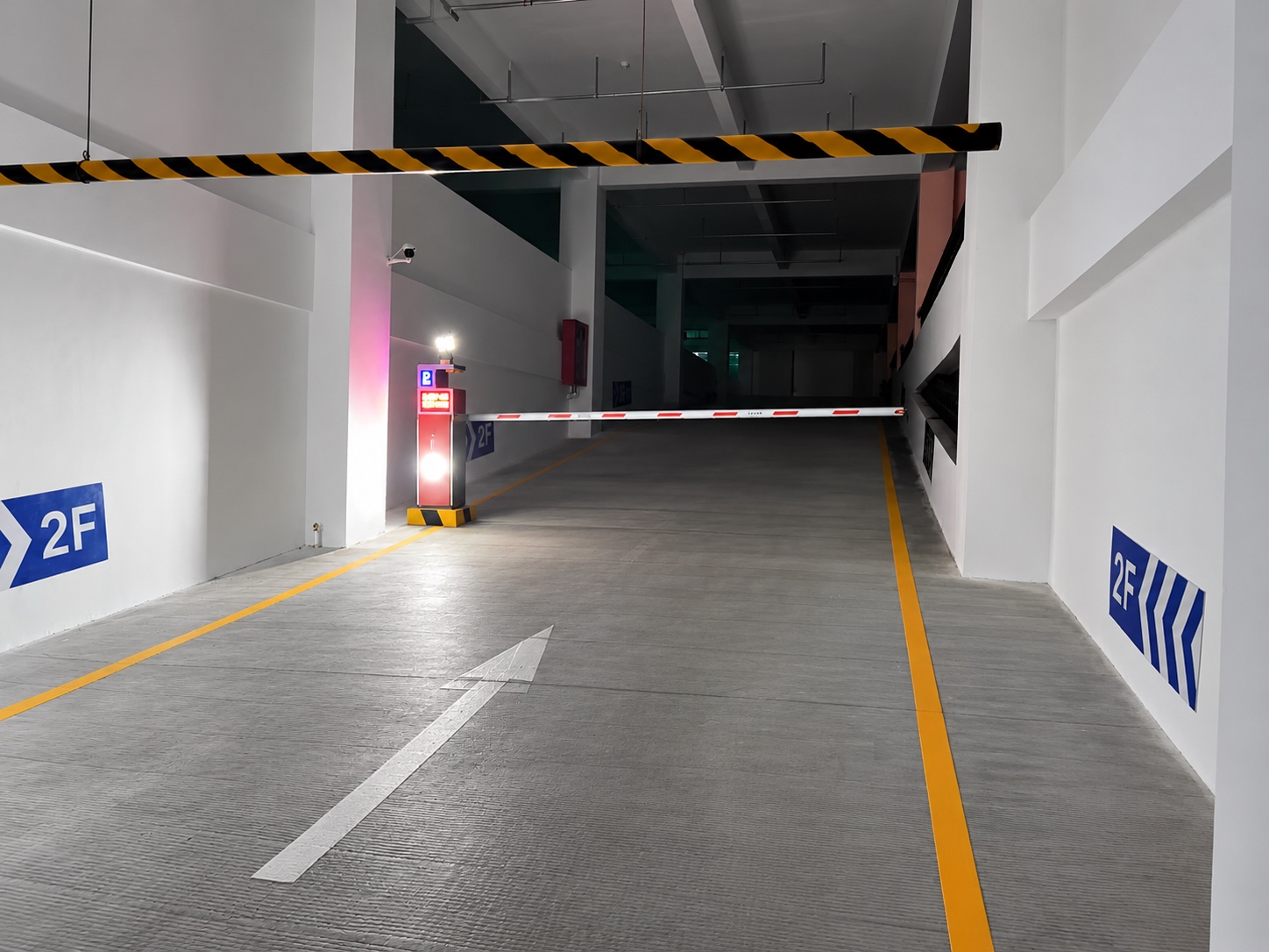 西樵山南门立体停车楼现场图