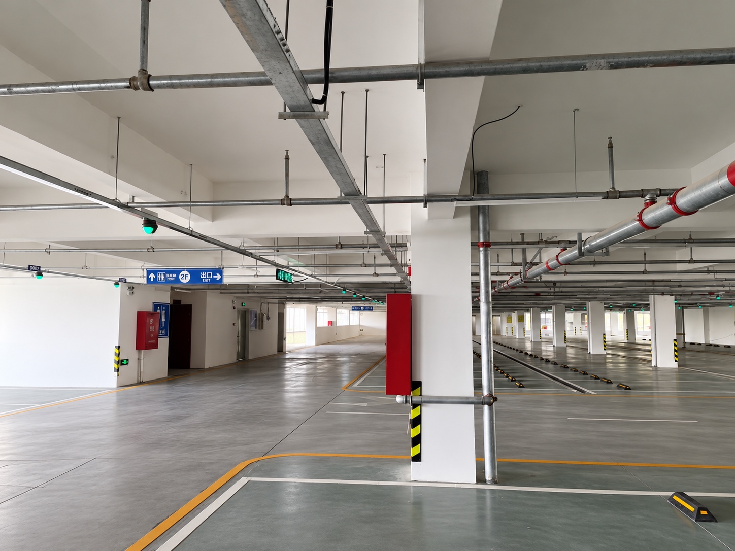 西樵山南门立体停车楼现场图